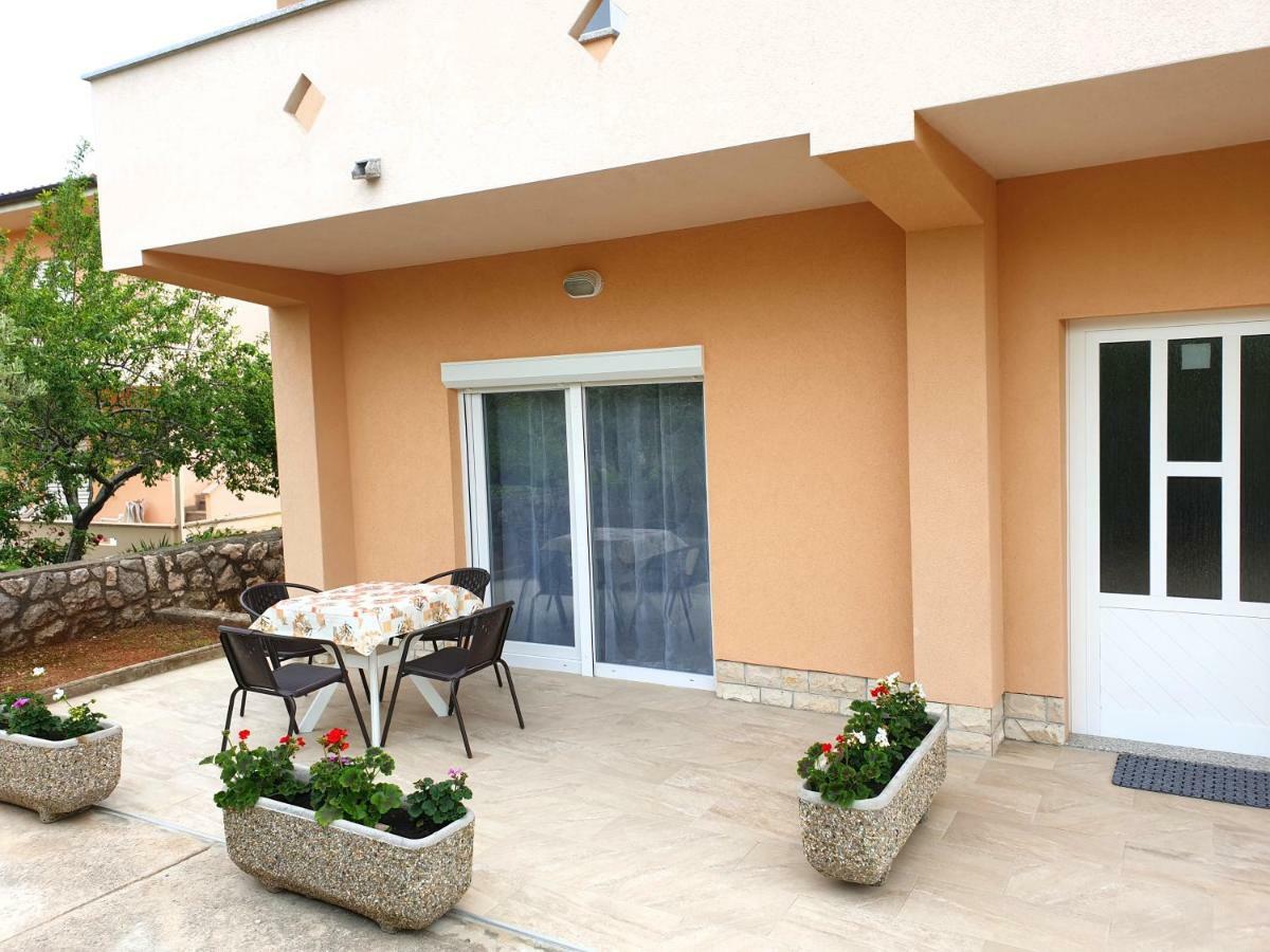 Apartments Elvira Krk Town Exterior photo